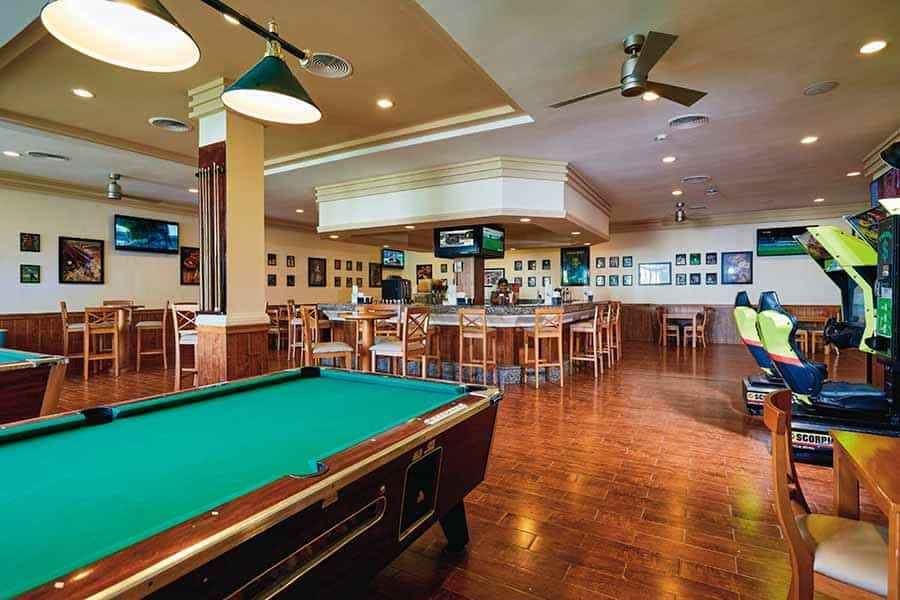 Clubhotel-riu-bambu-Sports-Bar-min_tcm55-179343